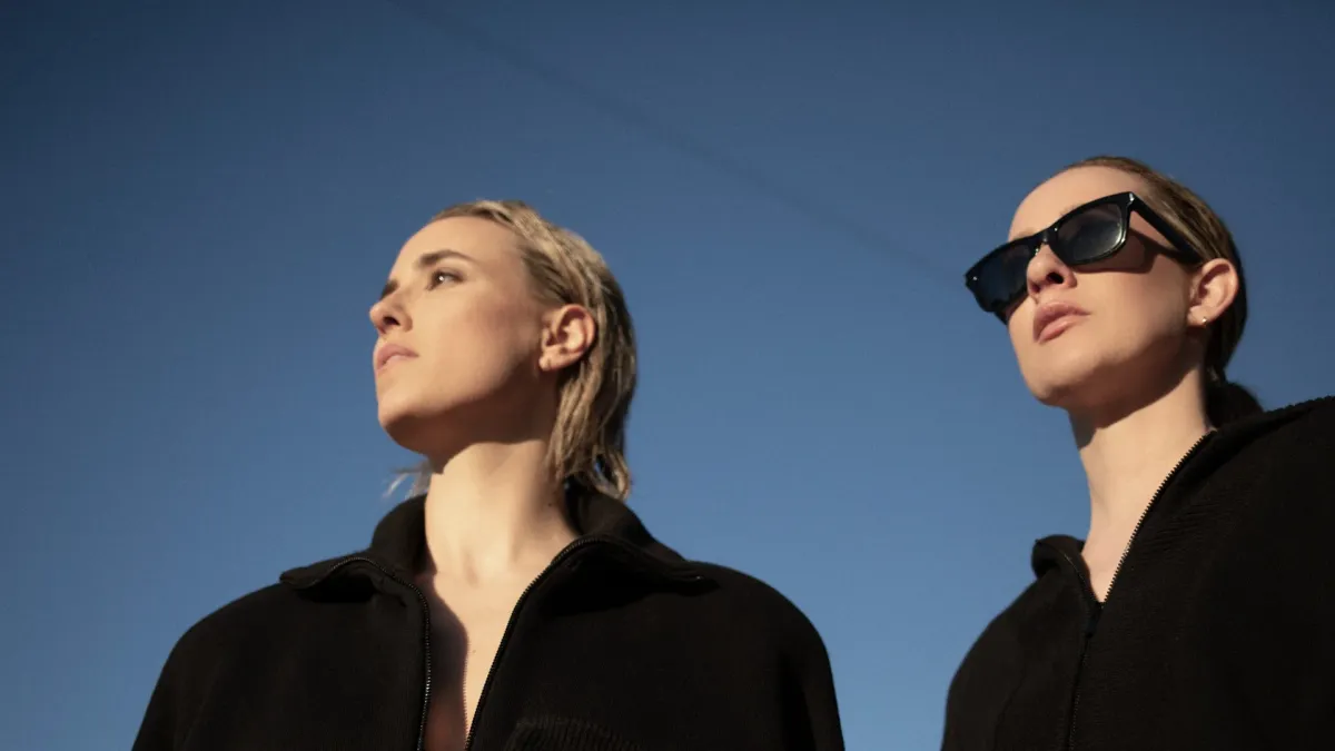 Eli & Fur, Mia Moretti in Portland