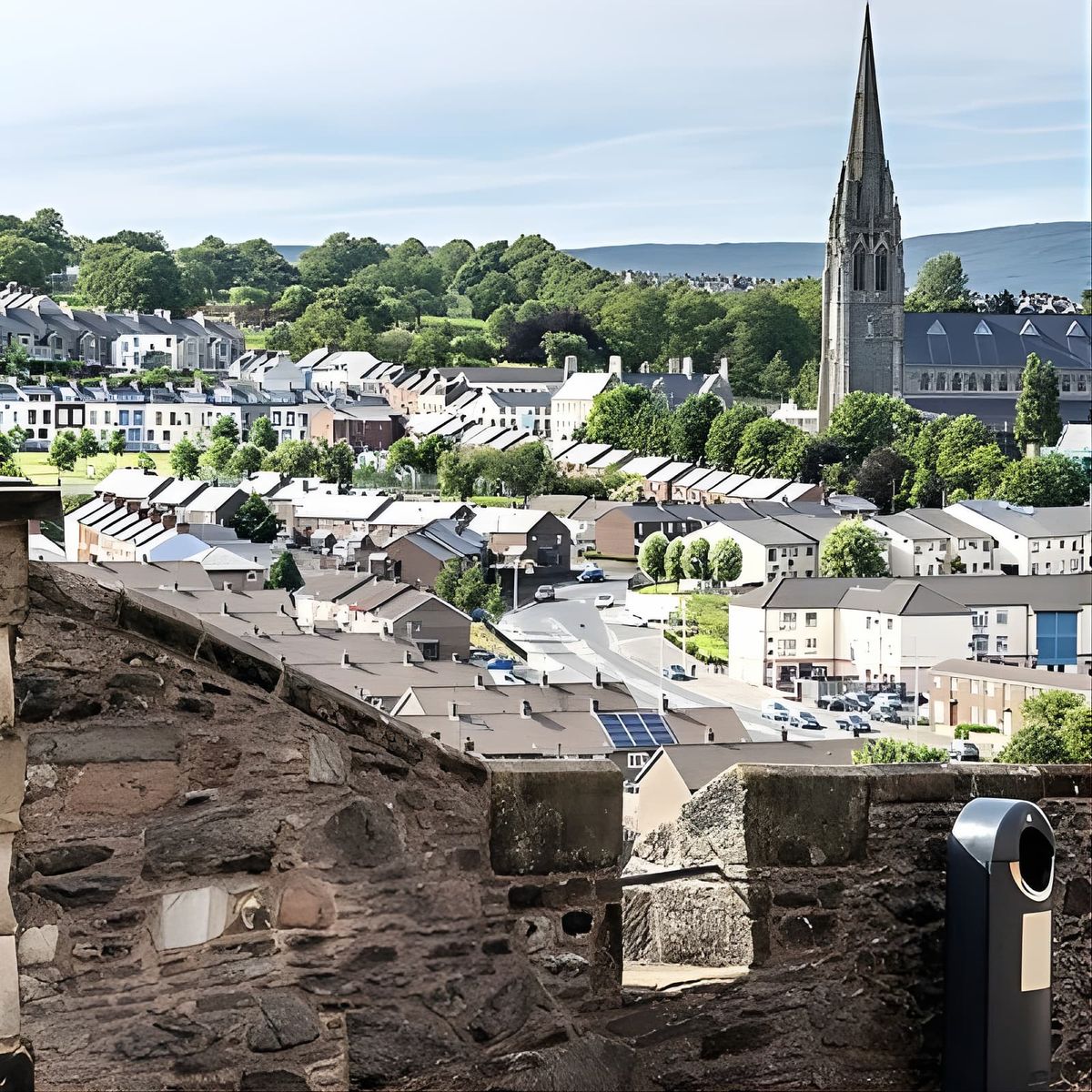 Derrie Danders: Highlights of the Walled City a Self-Guided Audio Tour ...