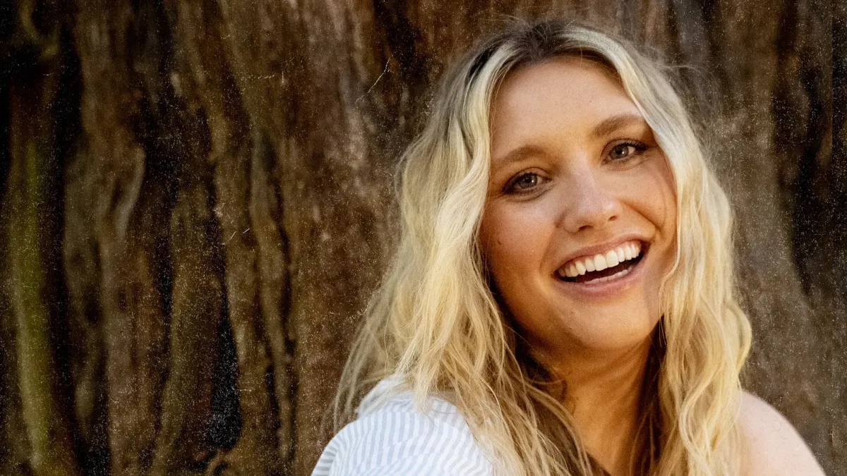 Ella Henderson in Houghton-le-Spring