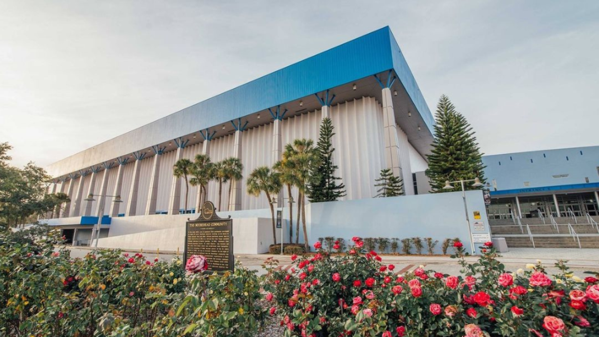 Cirque Dreams Holidaze - Lakeland City