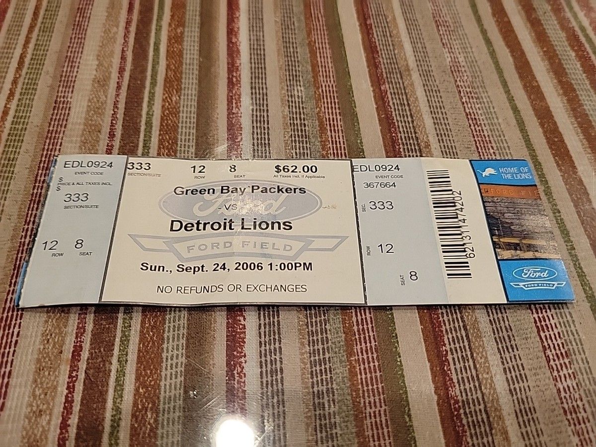 Detroit Lions at Green Bay Packers at Lambeau Field