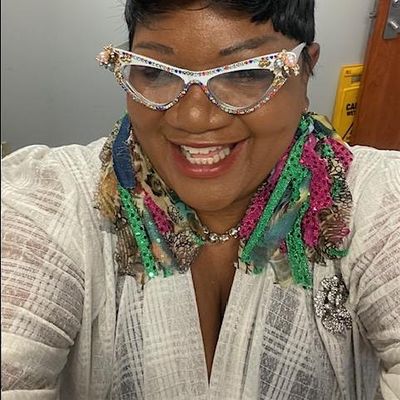 COMEDIENNE DUNBEEZY