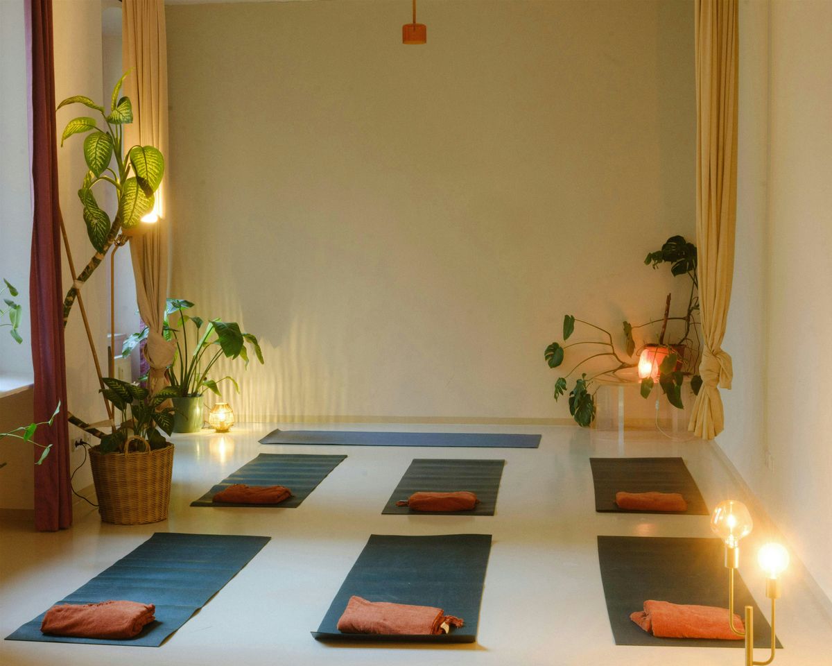 FRIDAY BREATHWORK: BREATHE OUT THE WEEK with our psychologist Roxana