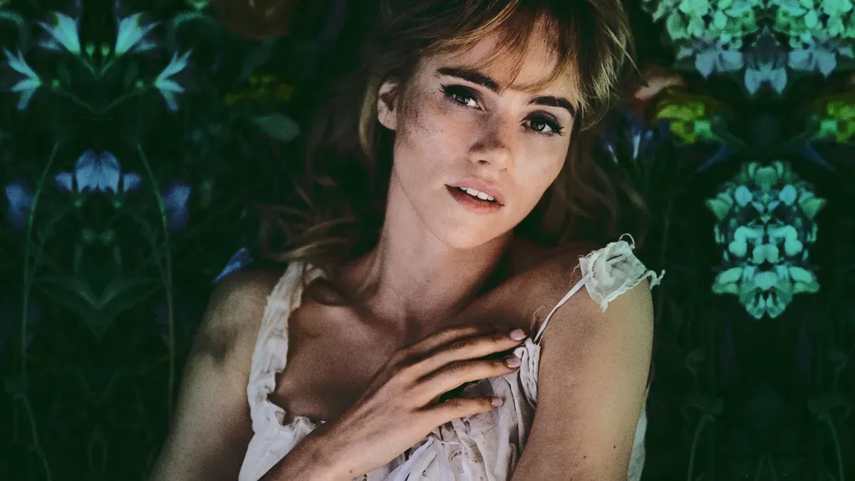 Suki Waterhouse at Pioneer Courthouse Square