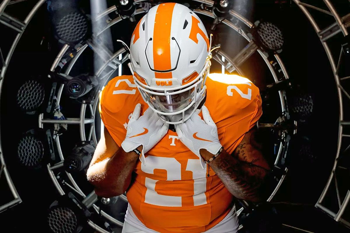 Parking Tennessee Volunteers at Mississippi State Bulldogs Football