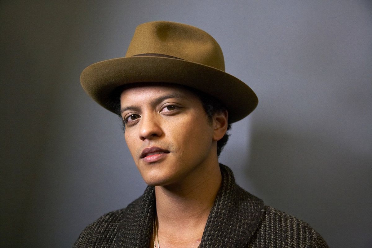 Bruno Mars with RAYE and DJ Pee .Wee