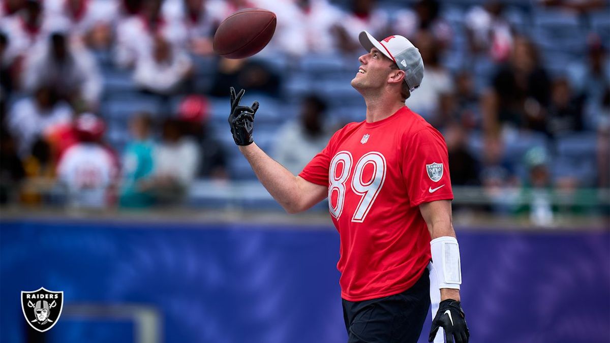 Premium Tailgate Party: Tampa Bay Buccaneers vs. Philadelphia Eagles